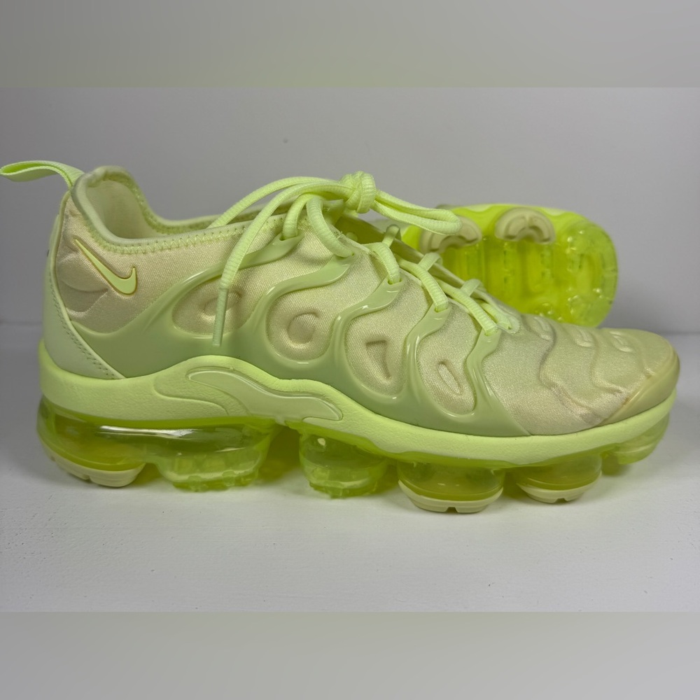 Nike Air VaporMax Plus "Barely Volt" DJ3023-700 Women's Size 8.5